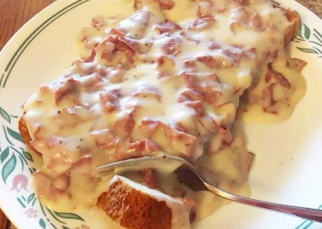 Creamed chipped beef on toast
