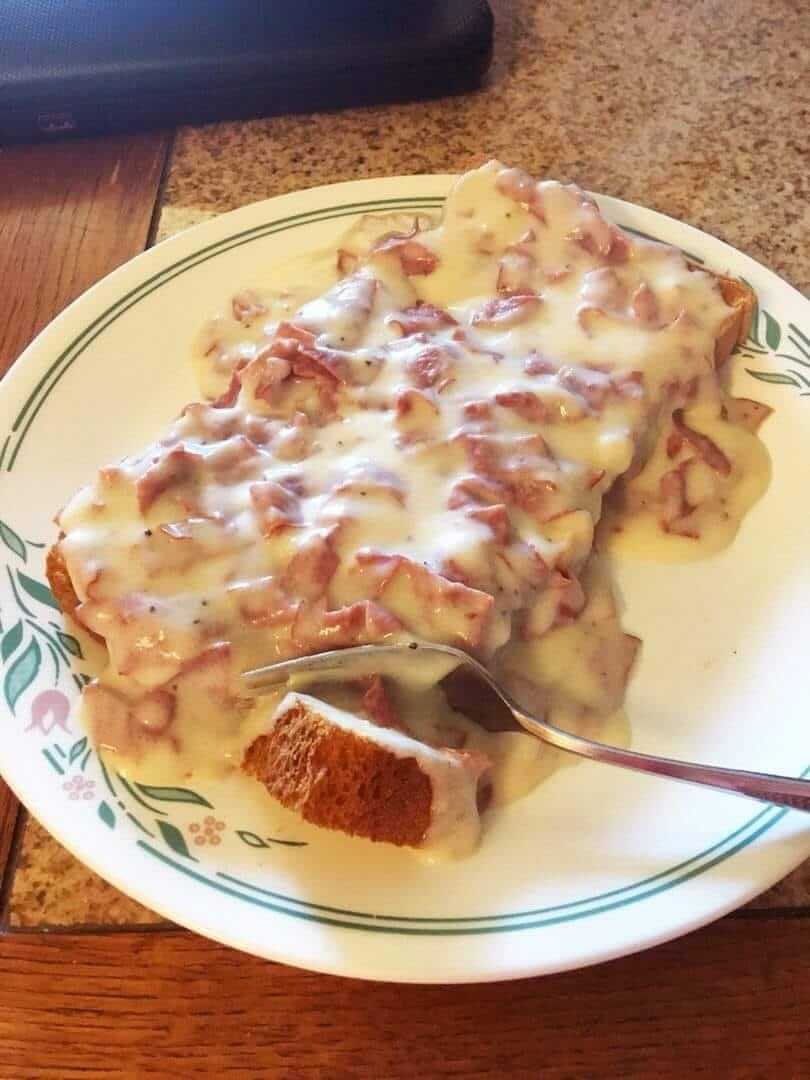 Creamed chipped beef on toast